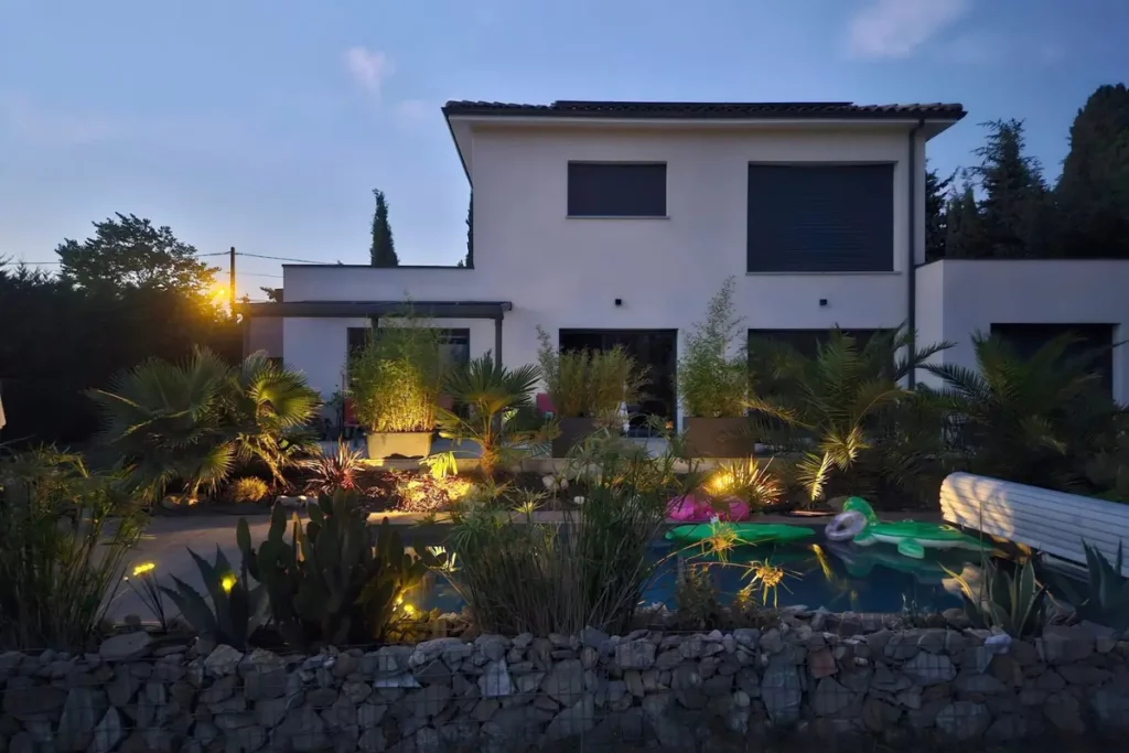 Jardin avec piscine entretenu à saint jacques