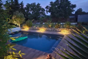 Jardin avec piscine entretenu à saint jacques