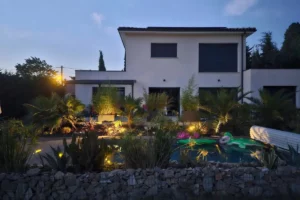 Jardin avec piscine entretenu à saint jacques
